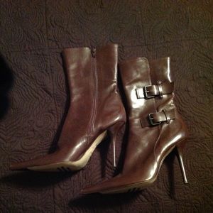 Beautiful mid-calf boots boots